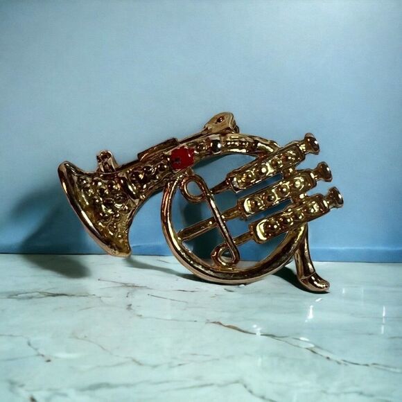 Pin Shape Of A Trumpet Rhinestones - Picture 1 of 6